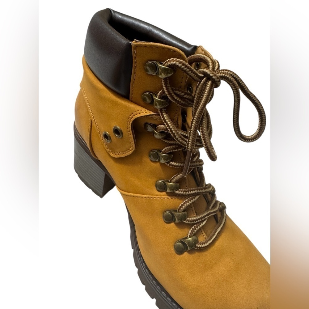 NWOTs Wren Lug Sole Tan Hiker Boots from Maurices size 7 1/2 - Picture 5 of 10